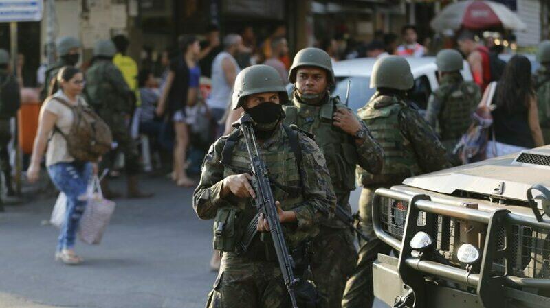 ATUALIDADES CONCURSO: Temer assina decreto de intervenção federal na segurança do Rio de Janeiro