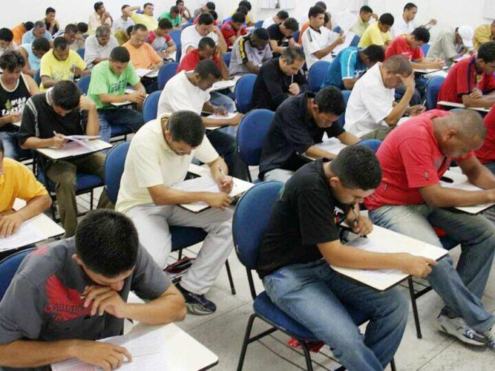 87 concursos têm inscrições abertas para mais de 17 mil vagas nesta segunda-feira (18)