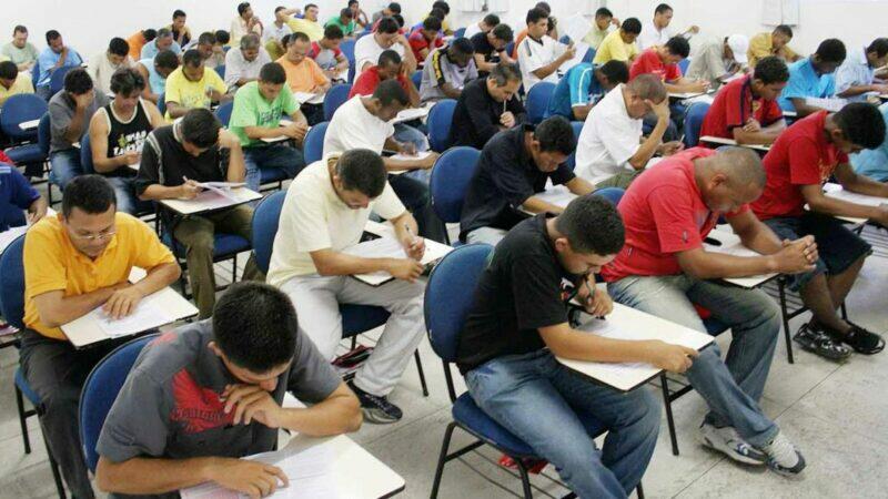 87 concursos têm inscrições abertas para mais de 17 mil vagas nesta segunda-feira (18)