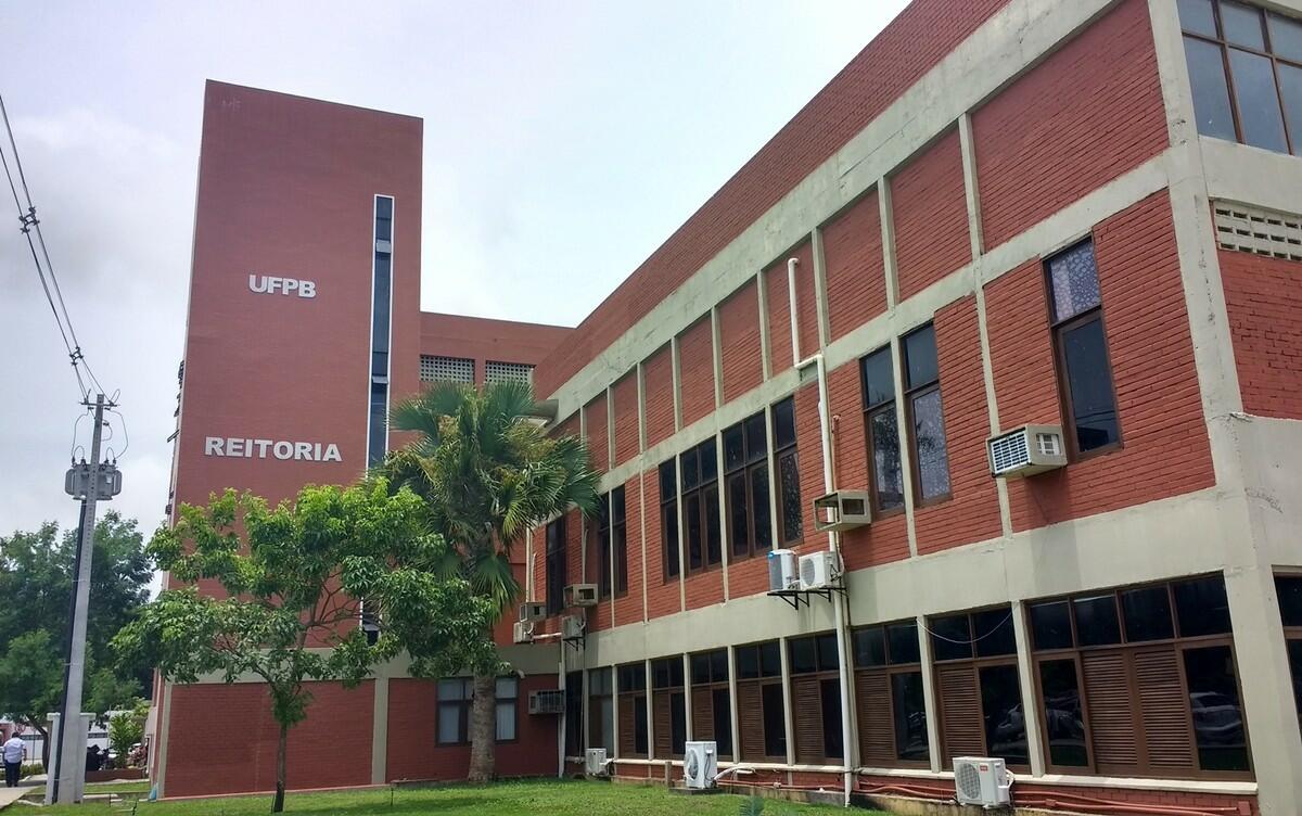 Concurso UFPB tem inscrições abertas com 131 vagas e inicial de até R$ 4,1 mil