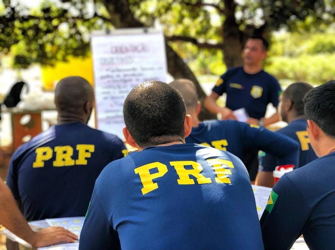 Professor é Flagrado Ensinando o Melhor Plano de Estudo para PRF. Veja!