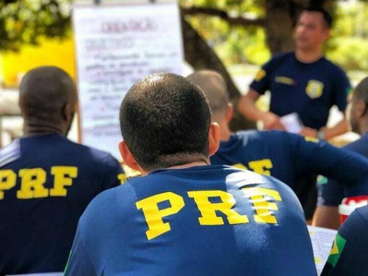 Professor é Flagrado Ensinando a Gabaritar Inglês na Prova da PRF. Veja!