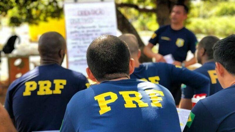 Professor é Flagrado Ensinando a Gabaritar Inglês na Prova da PRF. Veja!