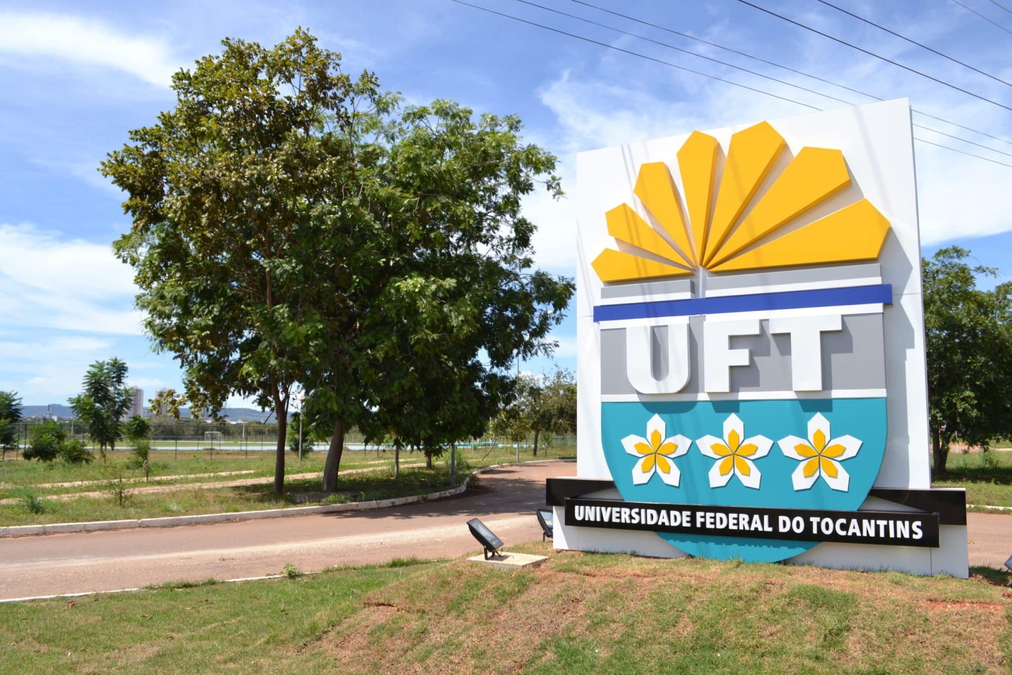 Concurso UFT: edital aberto; iniciais de até R$4.5 mil